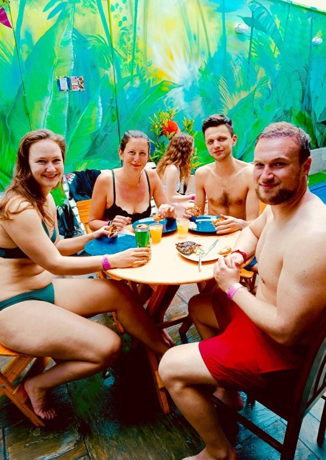 Rainbow Hostel Lima Bagian luar foto