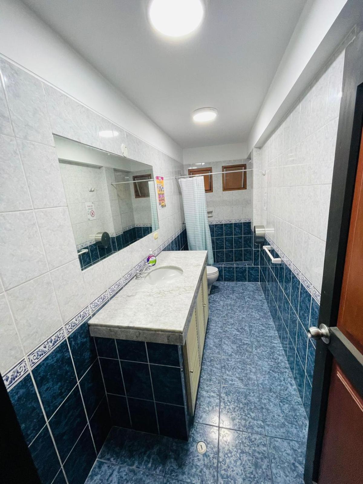 Rainbow Hostel Lima Bagian luar foto